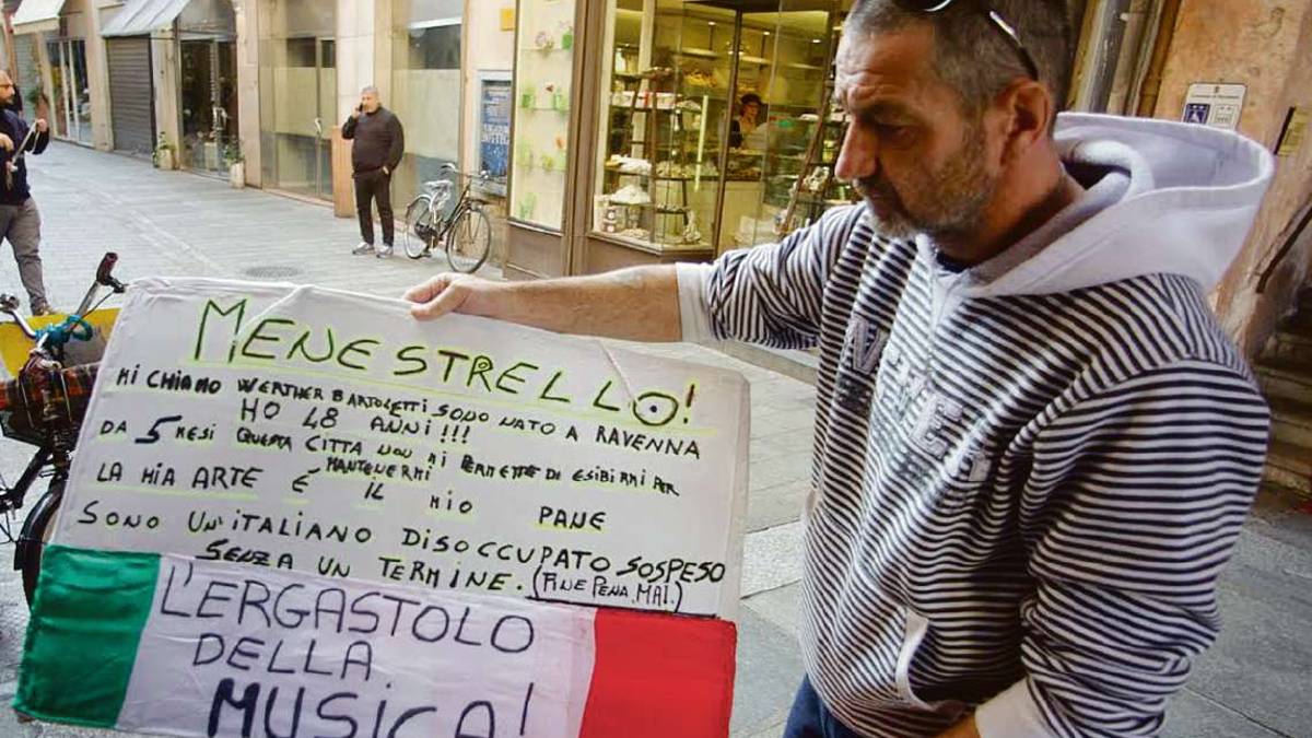 Sfuriata contro bimbo, assolto il menestrello di Ravenna