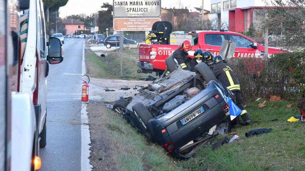 Bertinoro, schianto in auto: muore 49enne