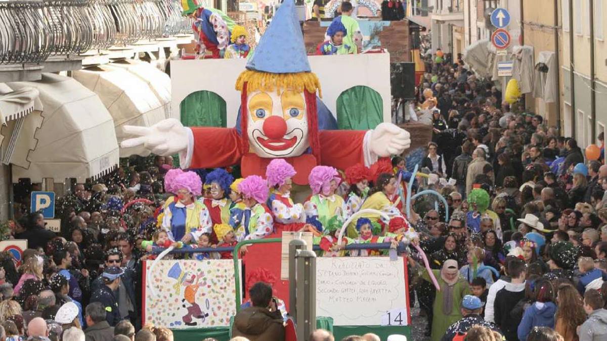 San Mauro Pascoli, saltato il carnevale con la sfilata dei carri
