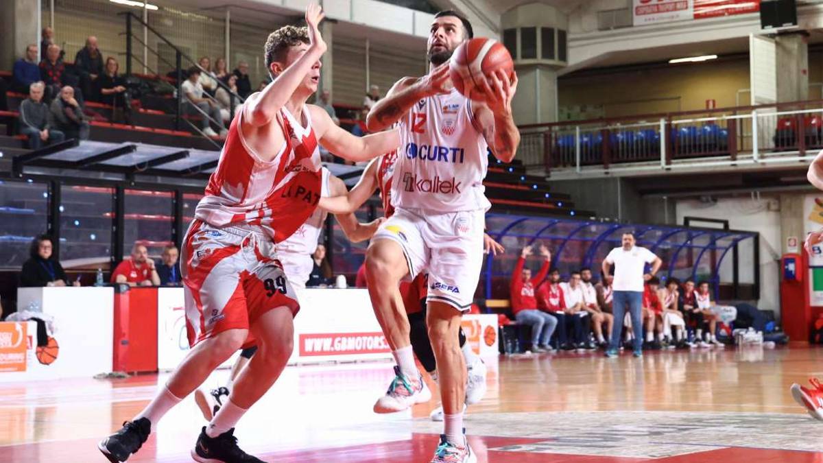 Basket B, L'Andrea Costa continua a palesare limiti evidenti sotto canestro
