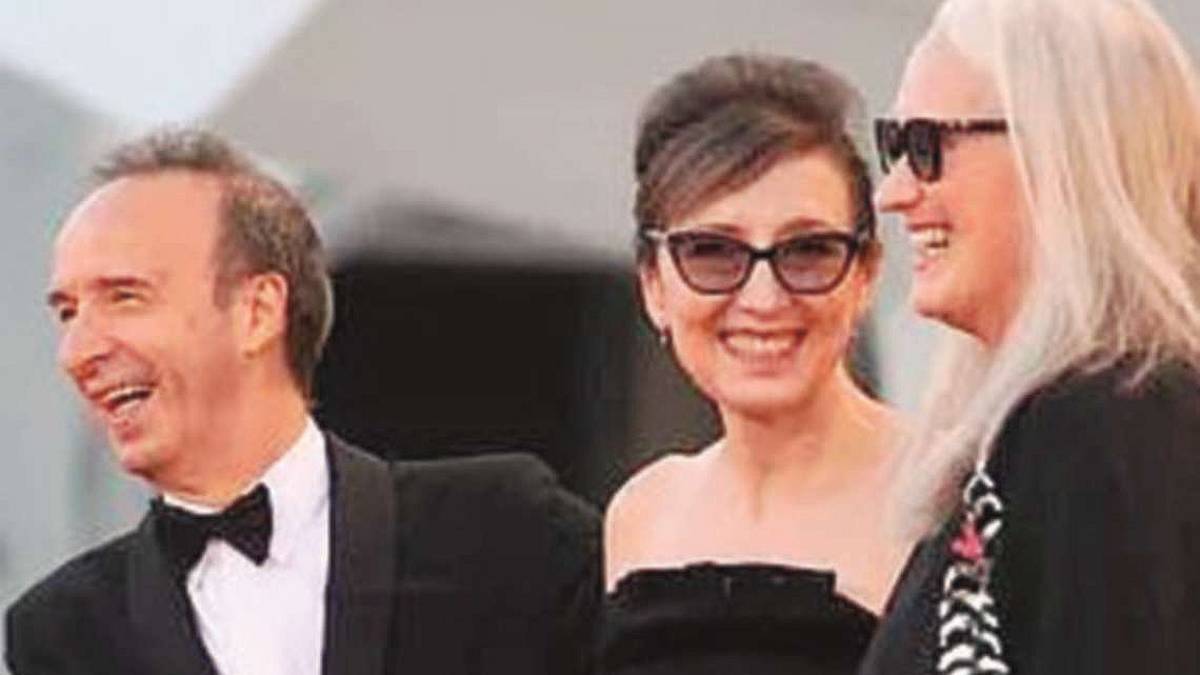 Leone d'oro alla carriera a Benigni: parole d'amore per la moglie