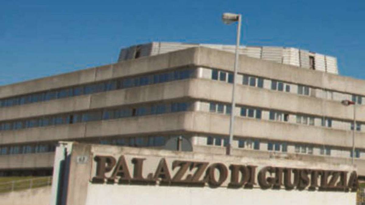 Sorelline violentate a Ravenna: padre condannato a 15 anni. Non potrà fare il genitore per 30 anni