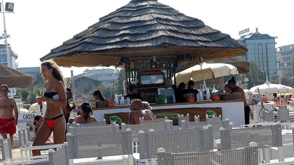 Rimini, chiringuiti già nel mirino: Violano le regole