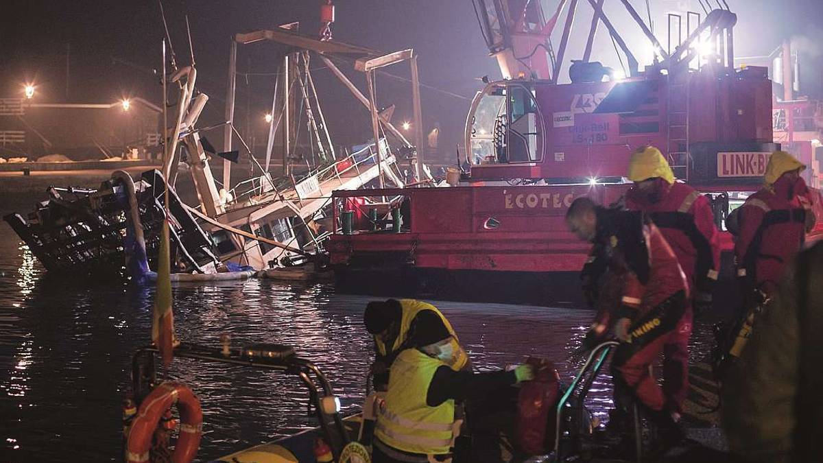 Cesenatico, barca affondata: difficile recupero in due fasi