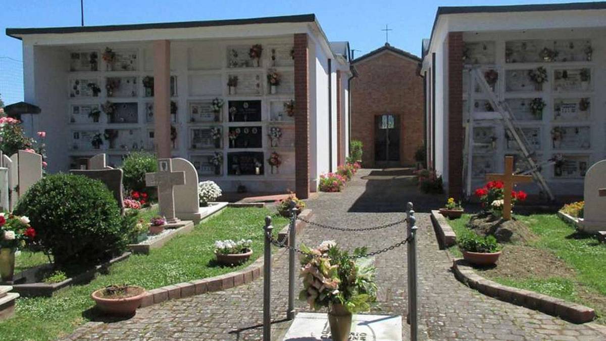 Longiano, rubati per 11 volte fiori sulla tomba e dove morì