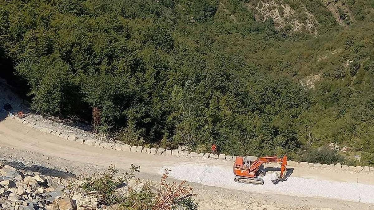 Valbura, presto strada liberata dalla frana
