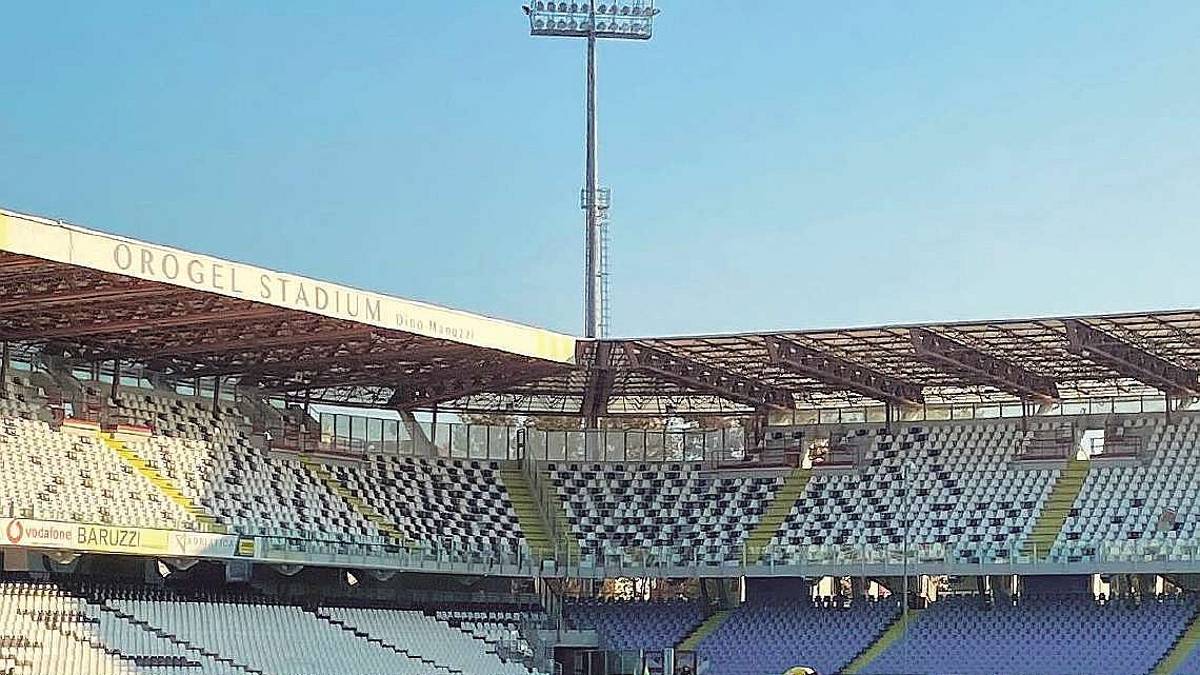 Cesena, problemi ai fari allo stadio: lavori contro brutte sorprese