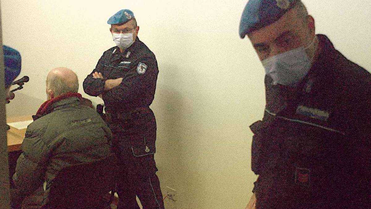 Ravenna, l'infettivologo col green pass sequestrato ora fa ricorso
