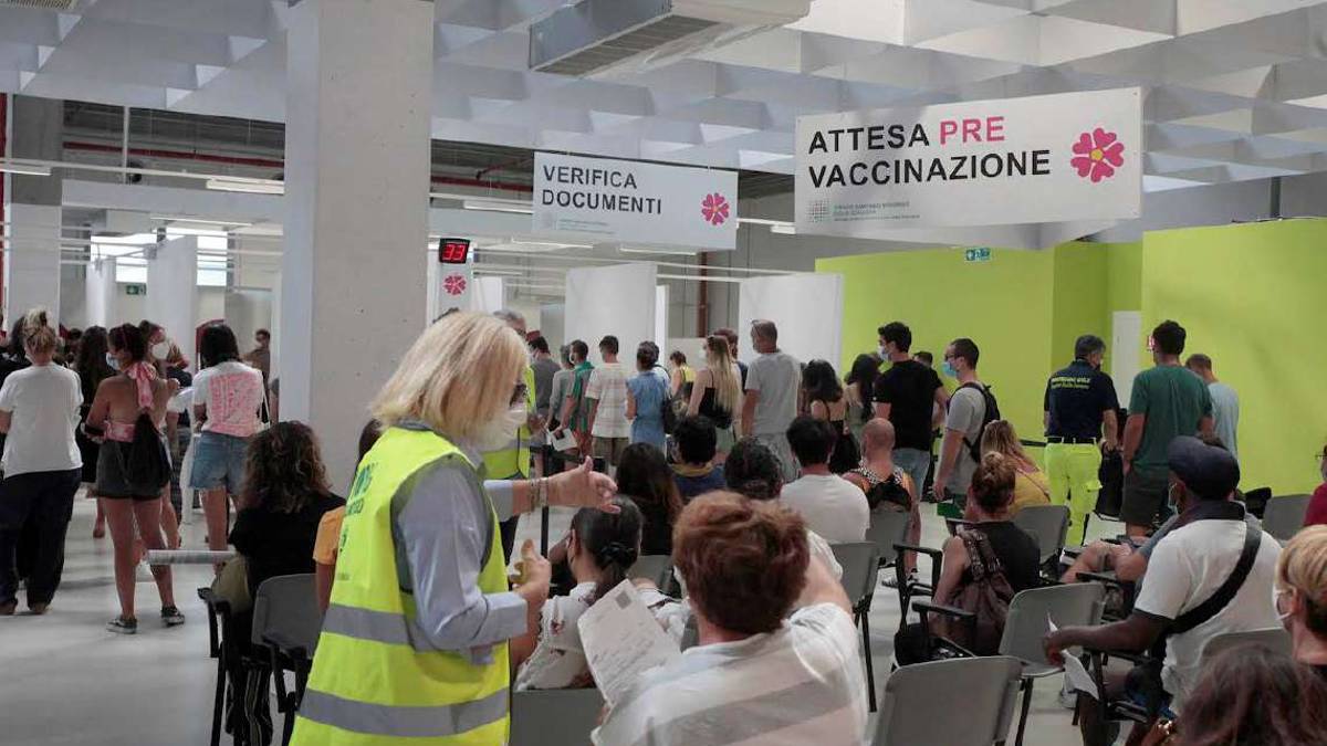 Covid Emilia-Romagna, forte aumento dei casi attivi (+1593), 4 morti a Ravenna