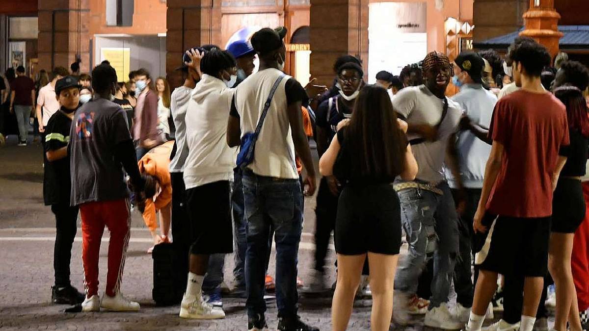 Stretta sulla vendita di alcol in centro la sera