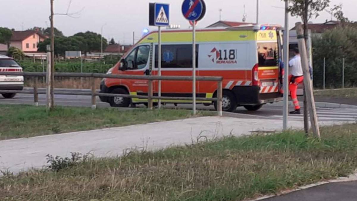 Cervia, in Vespa contro un Suv: donna perde una gamba
