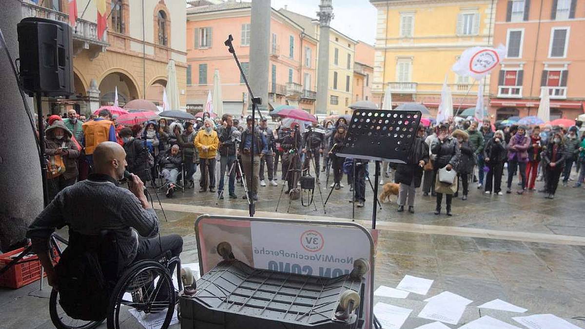 Ravenna, in 9 seduti ai tavoli: tutti multati e bar chiuso