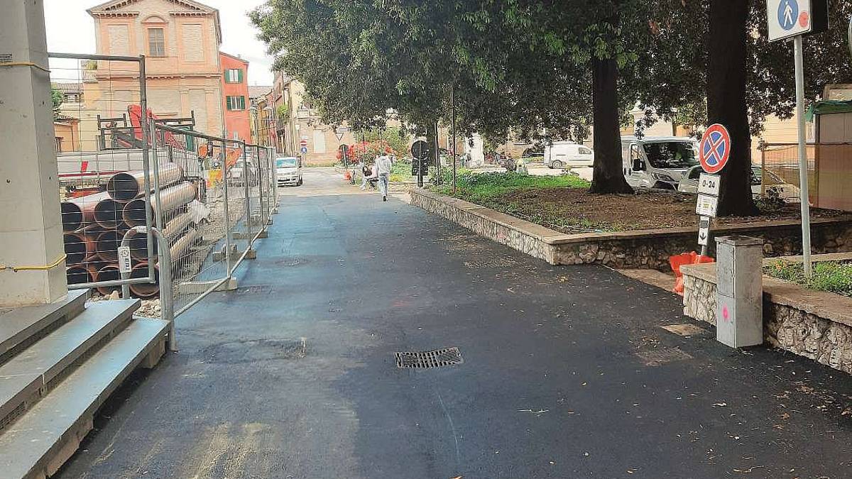 Cesena, cantiere tre piazze: riaperti vicolo e il garage dopo un mese
