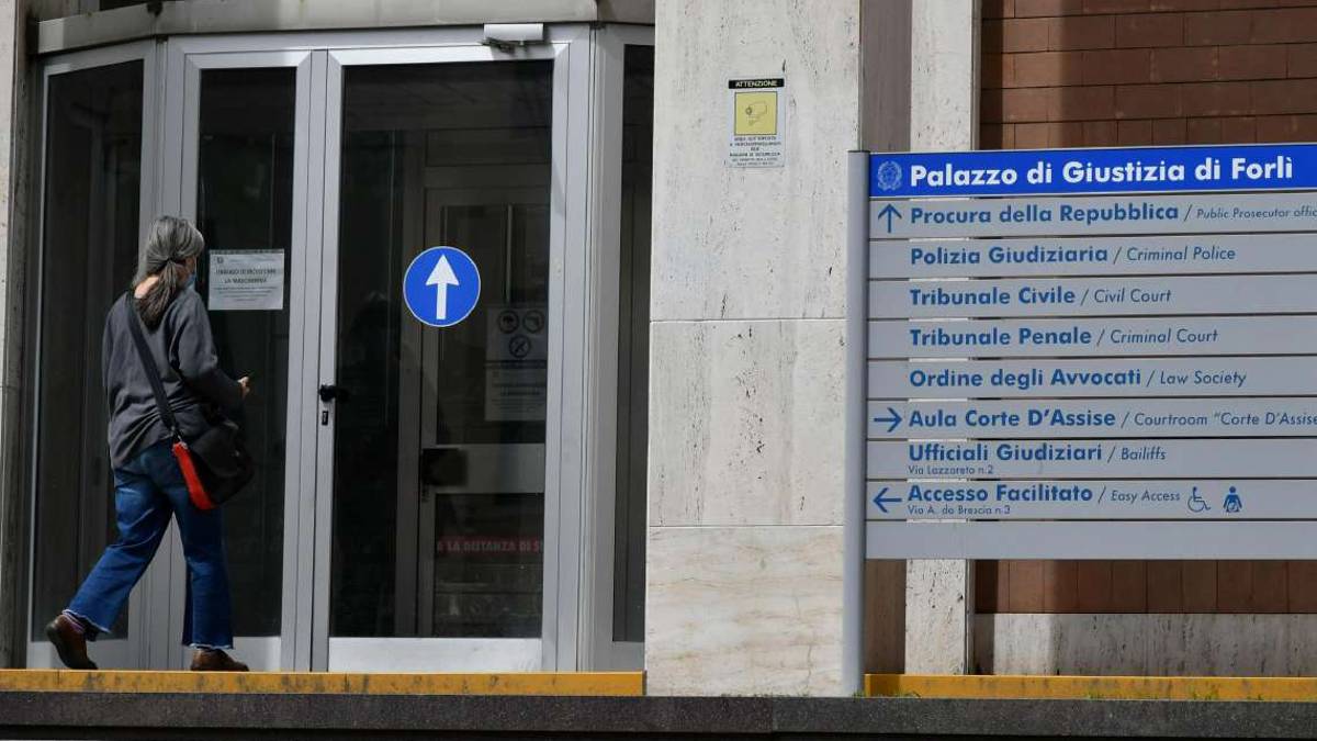 Forlì. Minacce e aggressioni alla collega infermiera, condannato