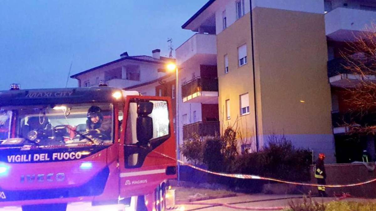 Rimini. Fiamme in casa, 10 intossicati e 5 in ospedale