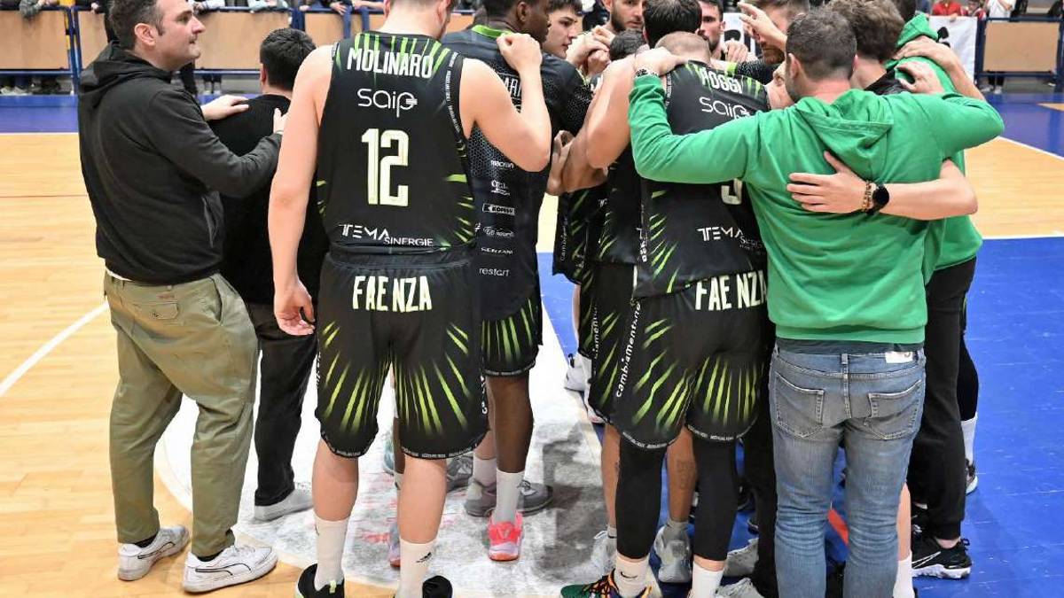 Basket B play-off, i Blacks respingono Ruvo e volano sul 2-0