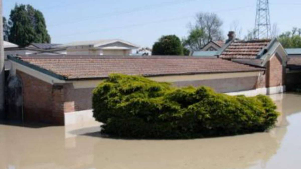 Imola, dopo l'alluvione riapre il cimitero di Sesto Imolese