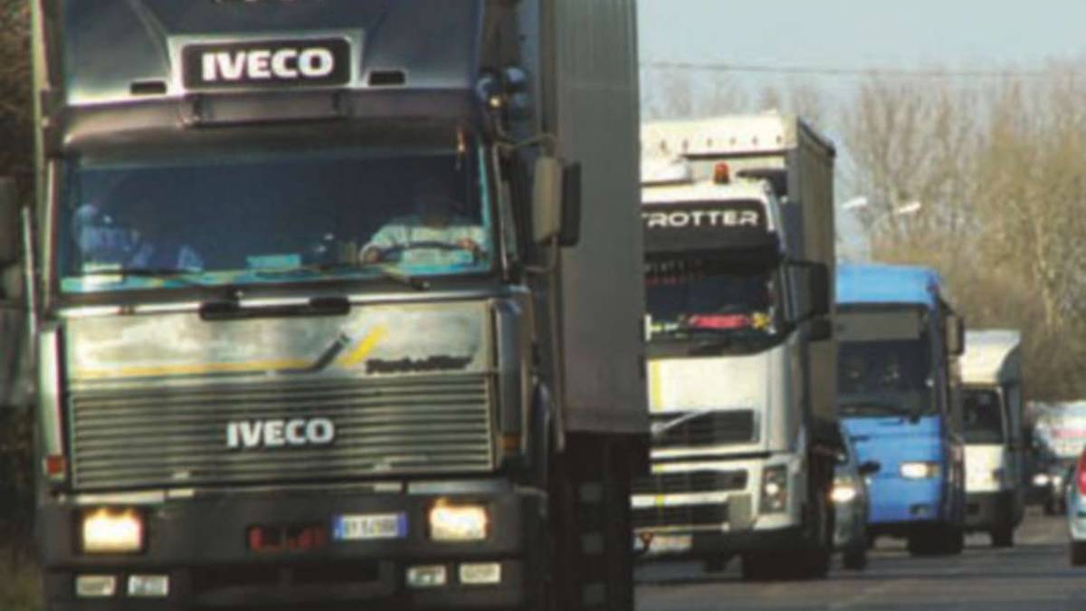 Cesena, allarme autotrasporto: Non si trovano autisti