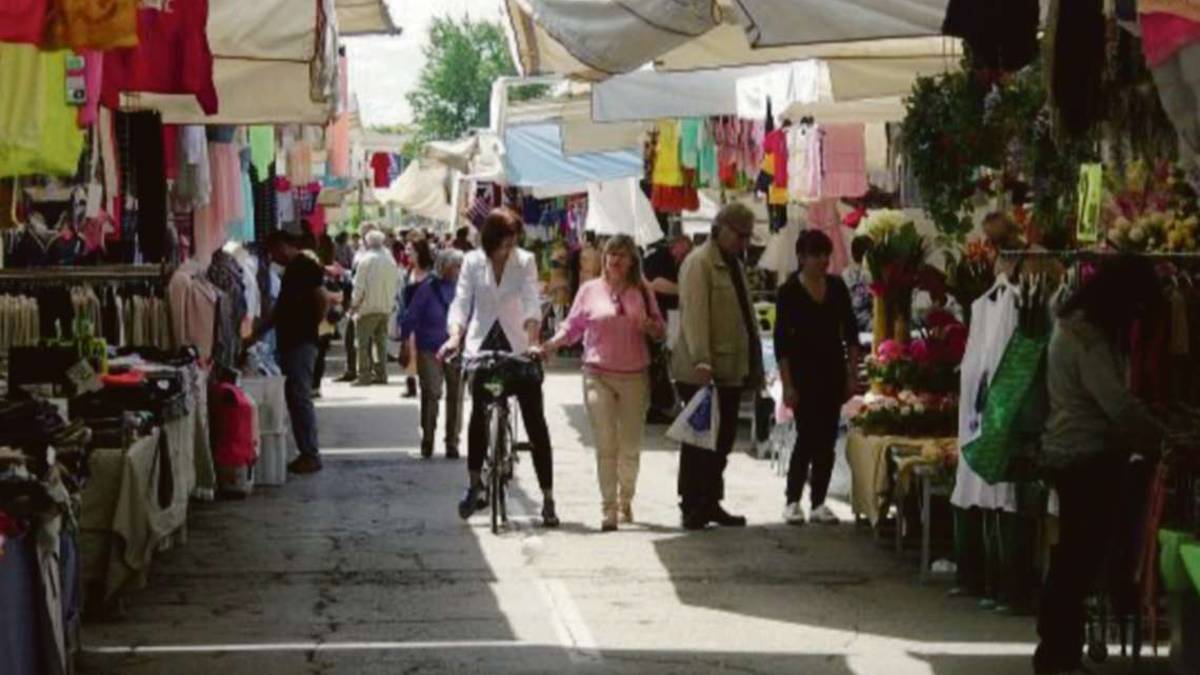 Rimini. Mercati, gli ambulanti: banchi distanti, perdiamo clienti