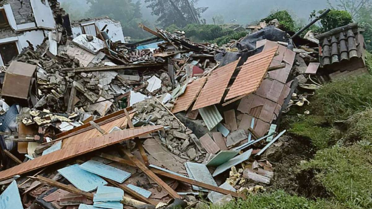 Predappio, uomo cade nel dirupo. Casa portata via dalla frana: tutti salvi per miracolo