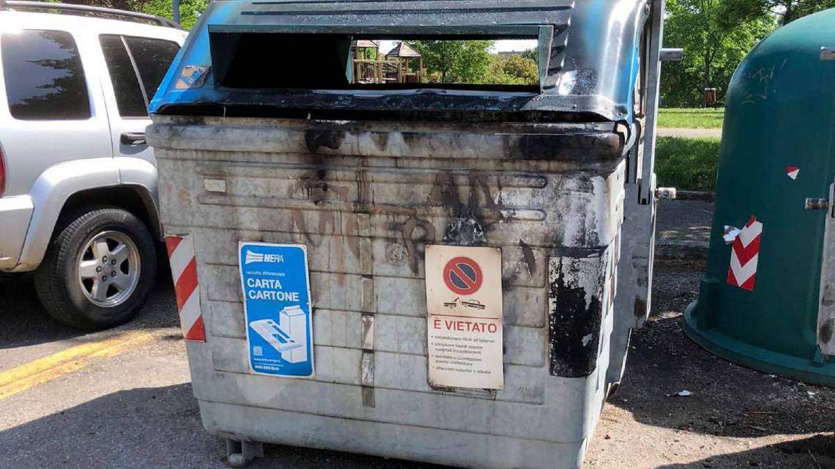 Cesena: di nuovo in azione il vandalo dei cassonetti