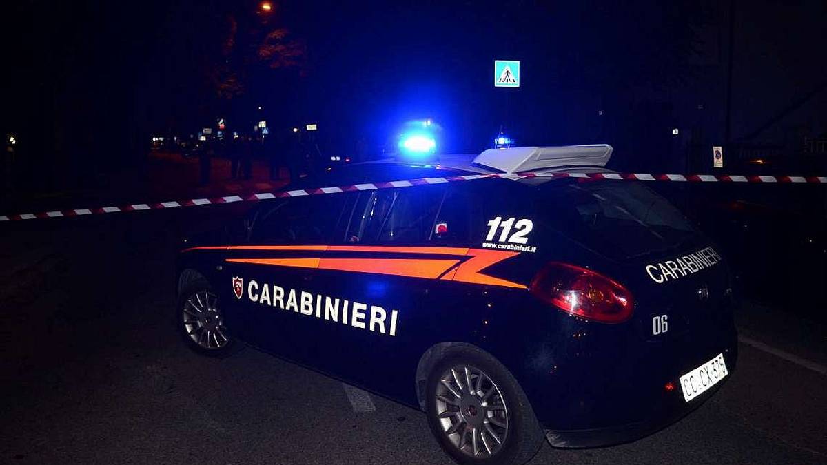 Schianto contro un albero, muore 85enne