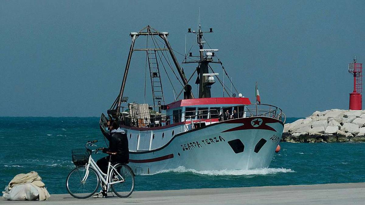 Caro gasolio, pescherecci romagnoli pronti a tornare in mare lunedì