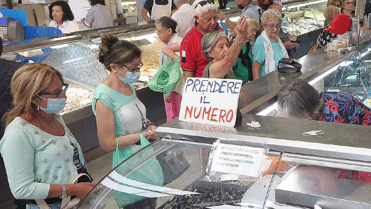 Torna il pesce fresco sui mercati romagnoli: si temono altri blitz