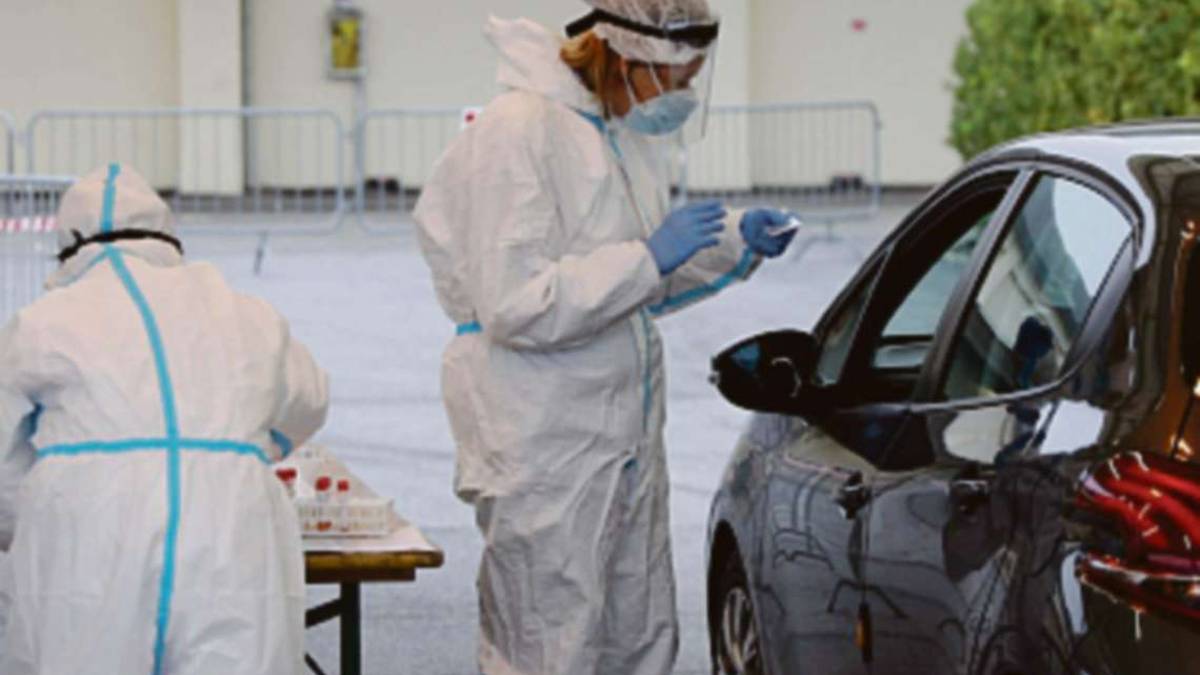 Cesena, il Covid arretra: drive-through chiuso e vaccini spostati