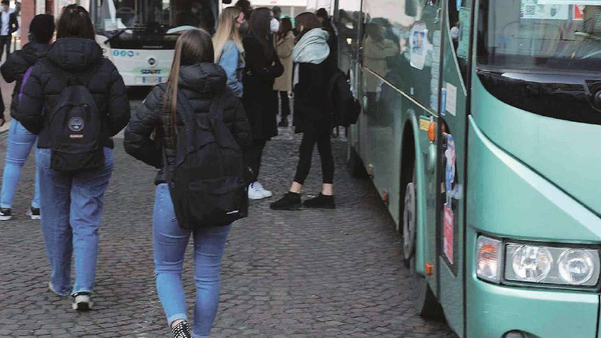 Cesena, il ritorno a scuola è liscio ma un liceo si ferma già