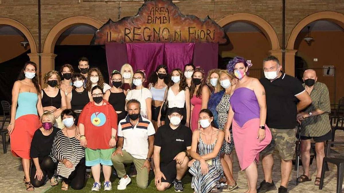 Il sogno da stilista di Claudia si avvera con l'aiuto di tutta San Giovanni in Marignano