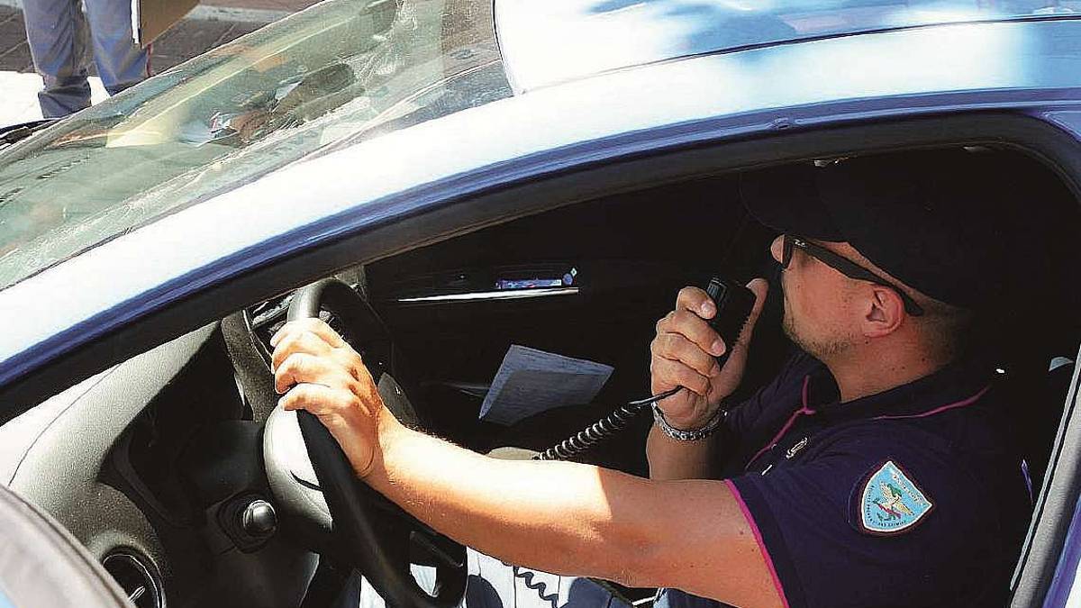 Rimini, latitante sorpreso a rubare al supermercato