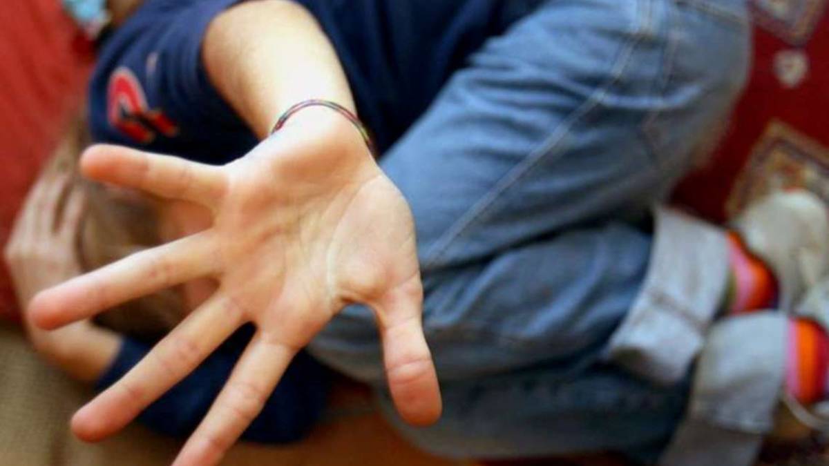 Ravenna, Mamma mi frusta. Ma le accuse della bimba cadono