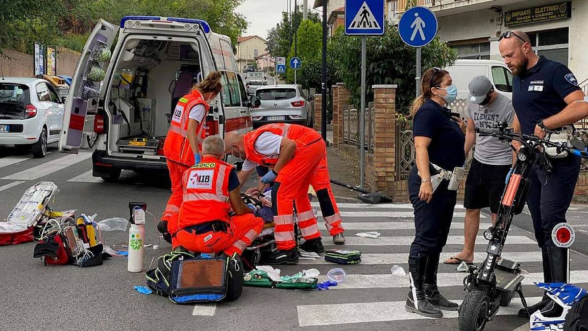 Investito a Cesena sulle strisce dal monopattino: morto il pedone