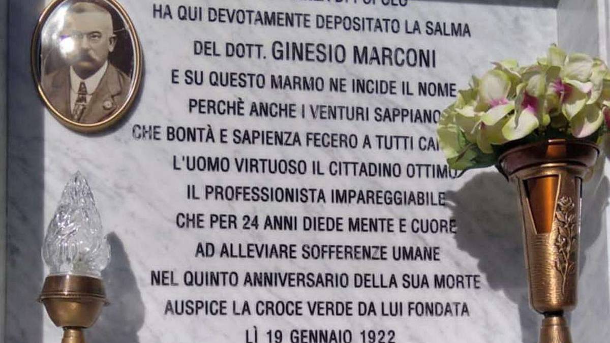 Cesenatico, ripulita la tomba del medico illustre
