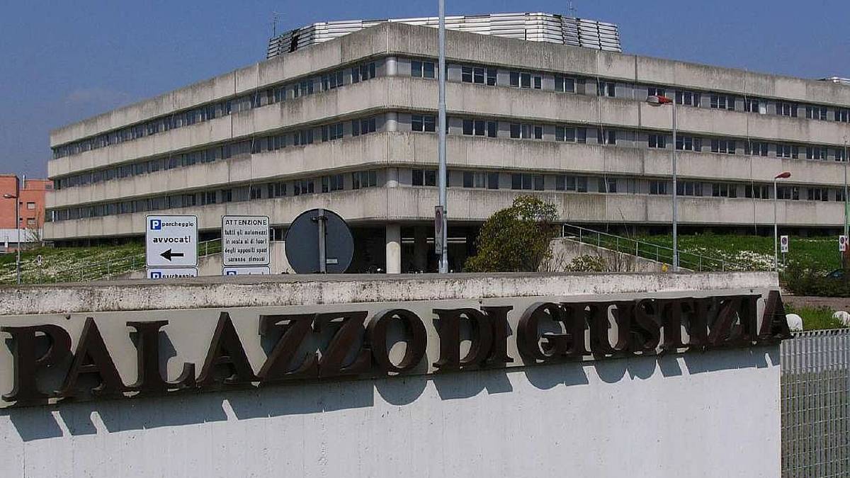 Faenza, abusi sulla sorellina: patteggia 2 anni