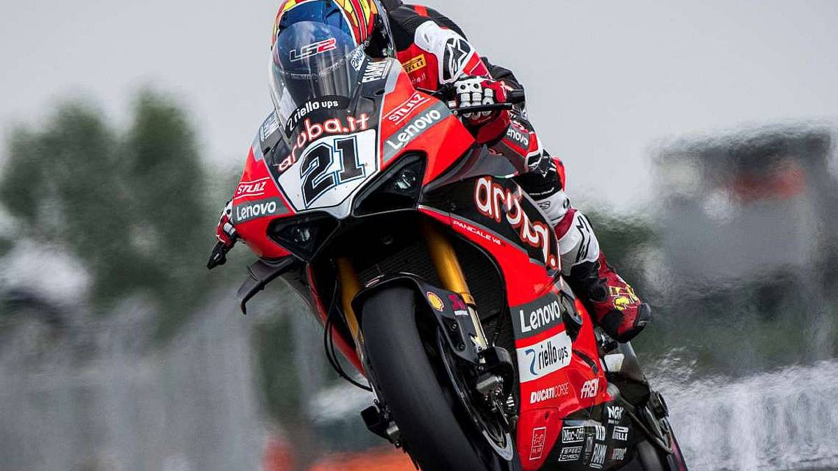 Superbike, Rinaldi cerca un podio per festeggiare la conferma