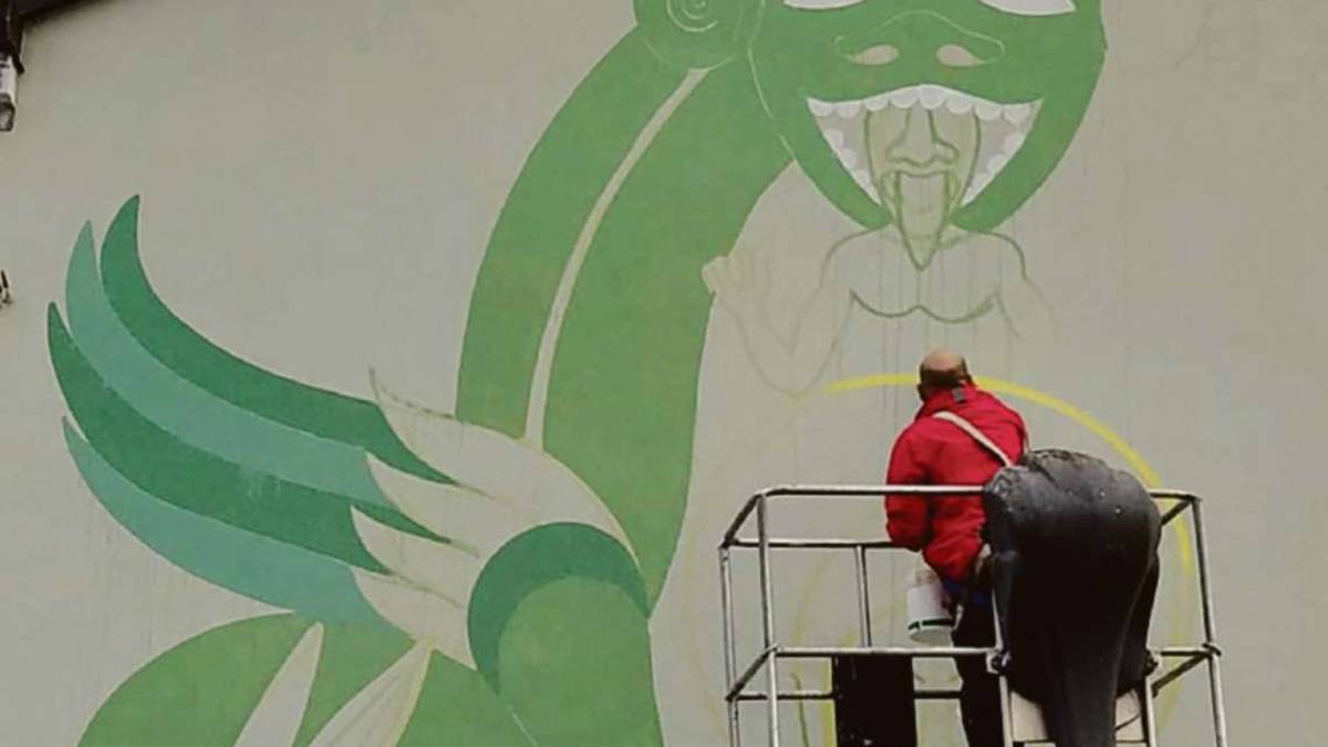 Gambettola, infradiciato per fare un murales: si sente male dopo 3 giorni sotto la pioggia