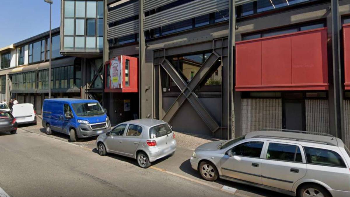Imola, furto in gioielleria. Razziati preziosi per migliaia di euro