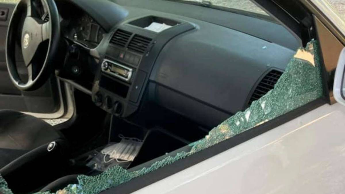 Cervia, vetri rotti e auto scassinate al cimitero