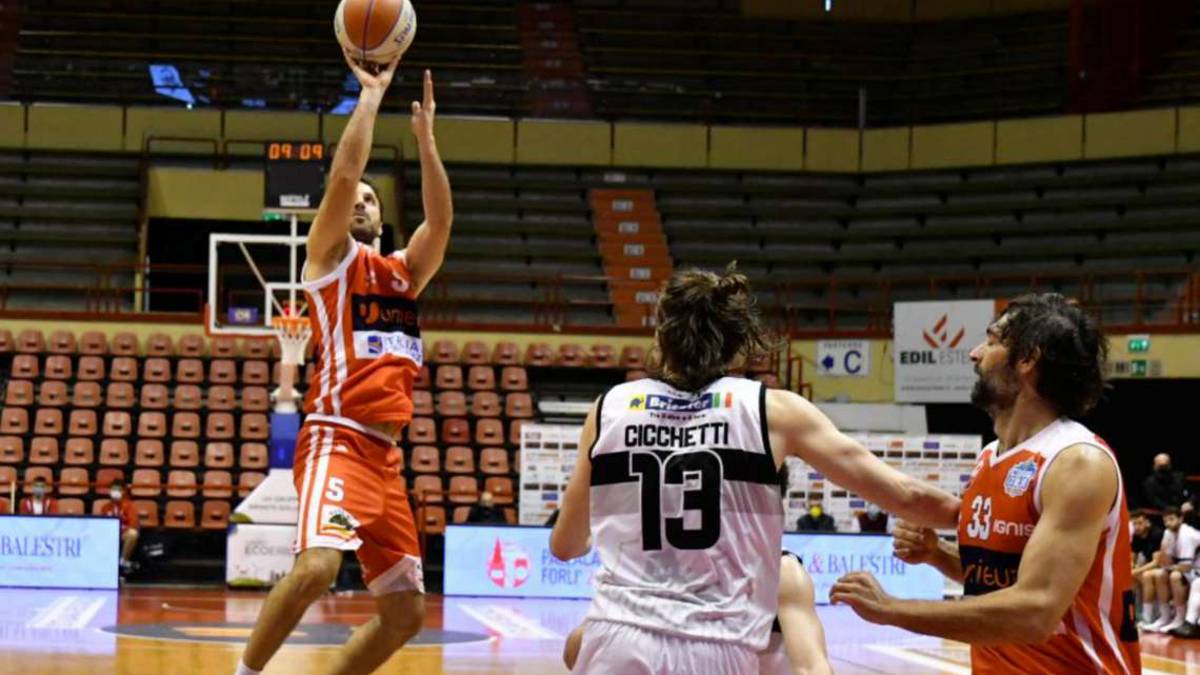 Basket A2, Unieuro o Eurobasket: chi resta in crisi?