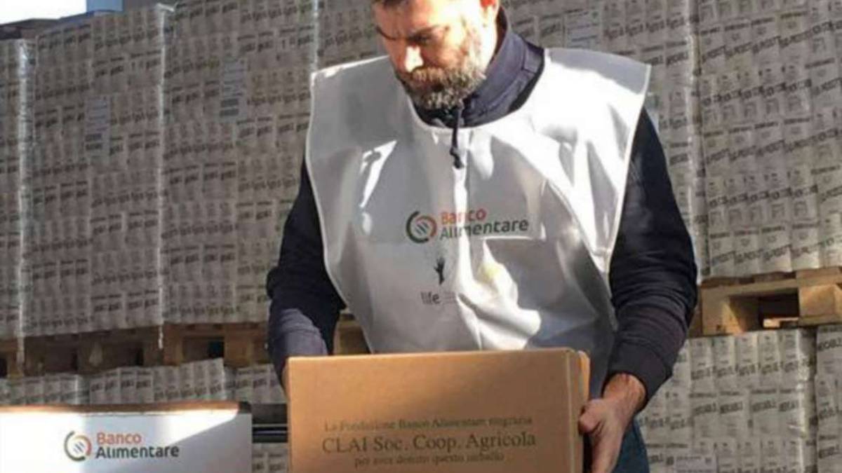 Imola, la Clai dona per le feste 200mila pasti al Banco Alimentare