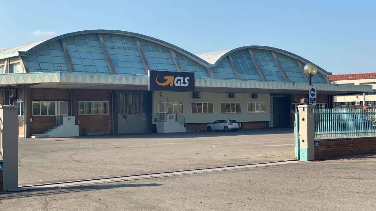 Cesena: focolaio coronavirus tra i facchini dei corrieri Gls