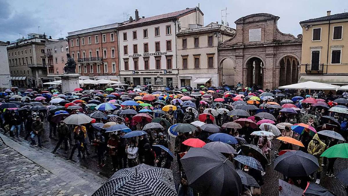 Non manda la figlia a scuola: denunciata mamma No mask a Rimini