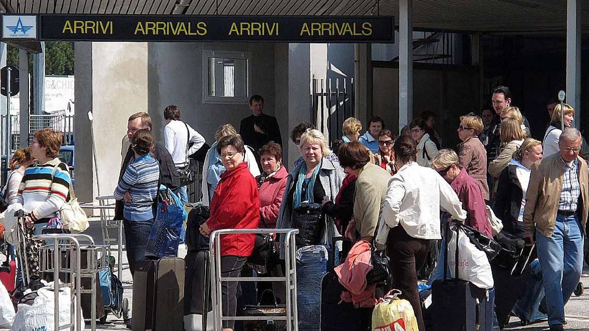 Caso Sputnik e quarantena: addio ai turisti russi