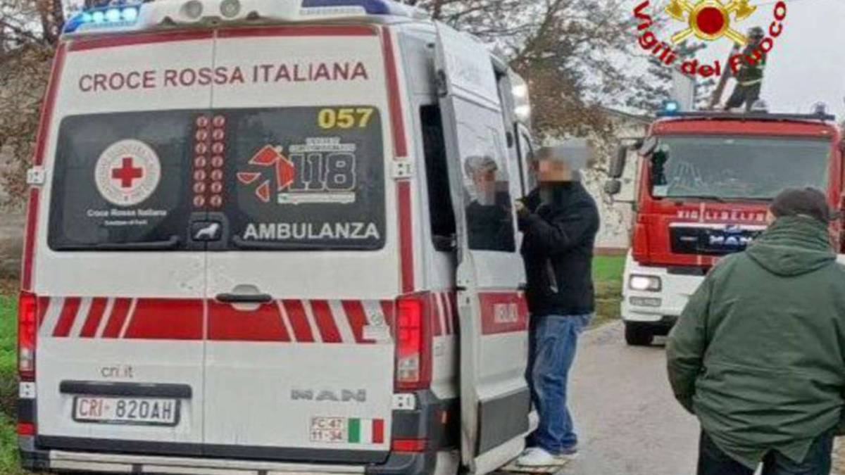 Bertinoro. Travolta da un'auto finisce nel fossato: grave ragazza