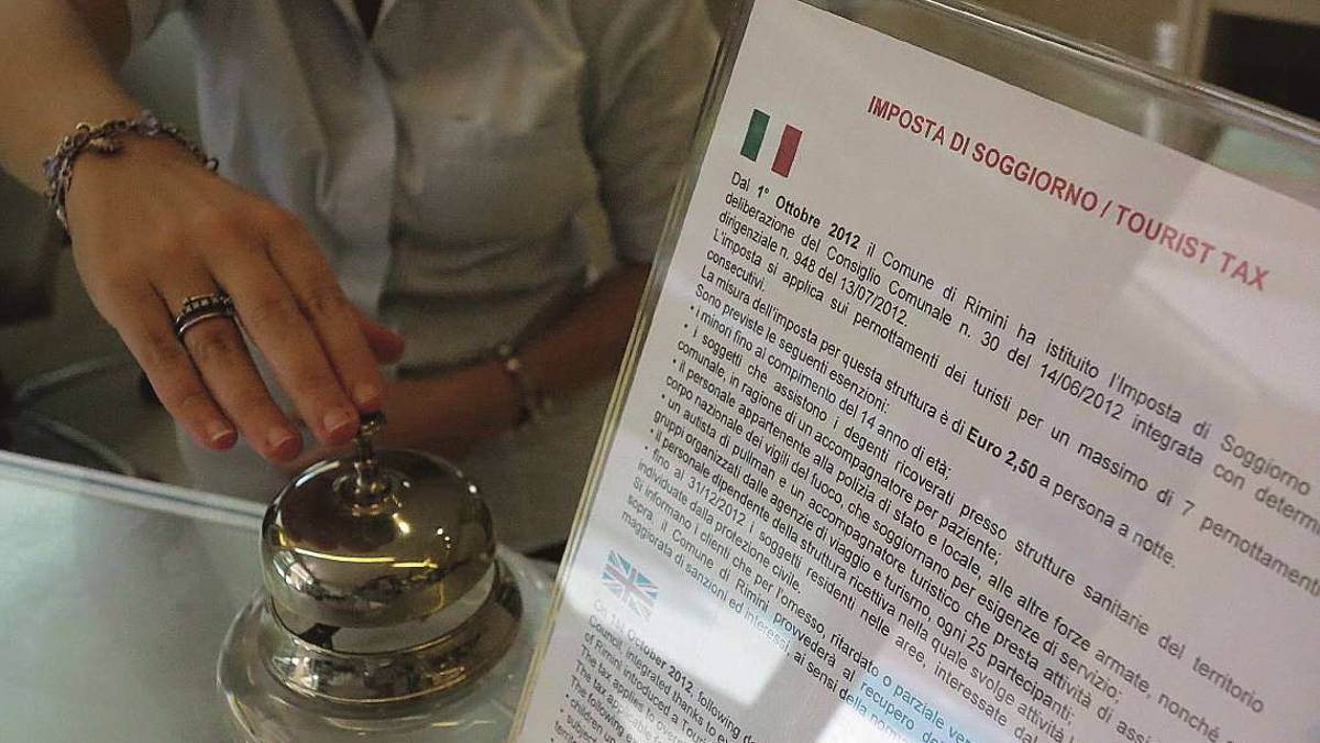 Rimini, non versa la tassa di soggiorno: assolto albergatore