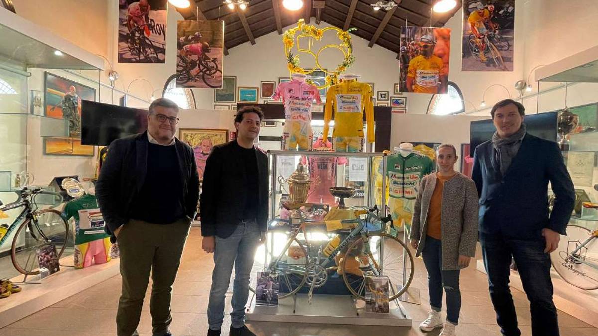 Rimini, omaggio a Marco Pantani: dal 4 giugno una pista ciclabile intitolata al Pirata