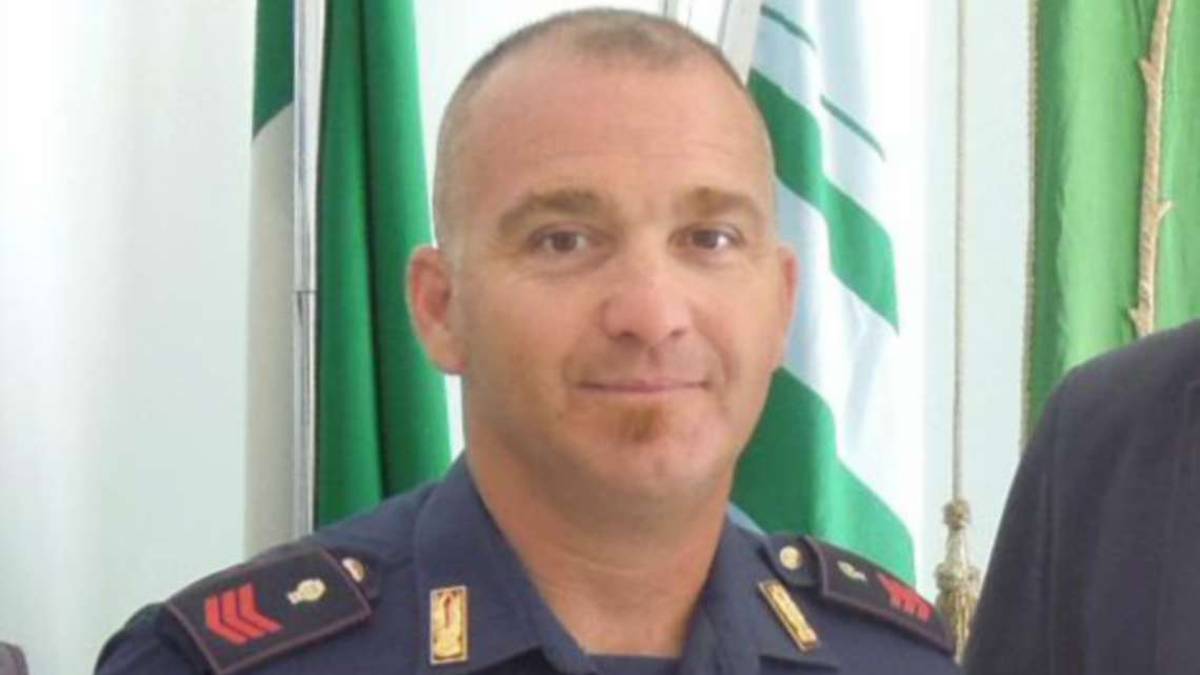 Riccione, poliziotto eroe salva ciclista colpito da infarto