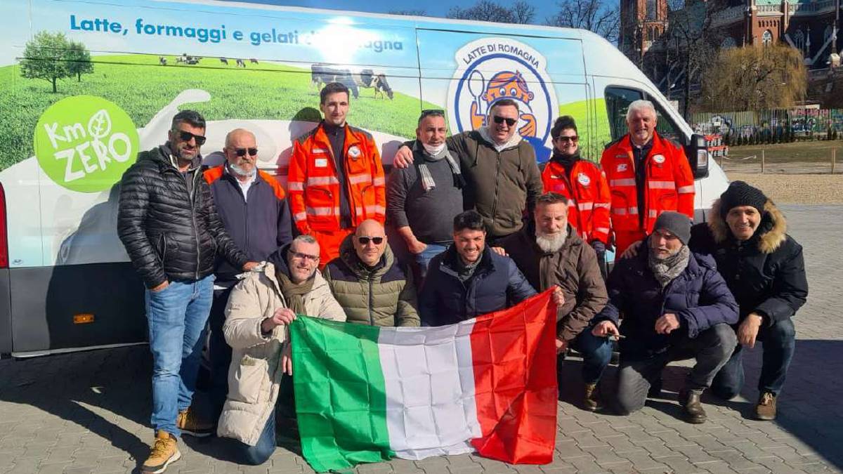 Cesena, partiti 6 furgoni di aiuti umanitari verso l'Ucraina
